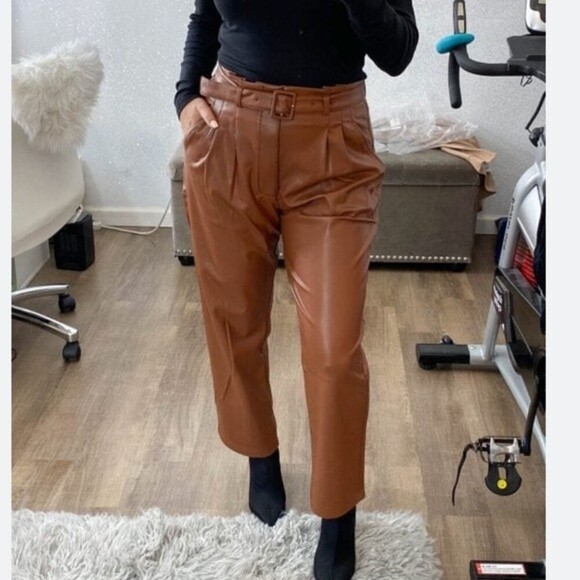 Abercrombie and Fitch Belted faux leather Ankle Pants - Picture 9 of 9